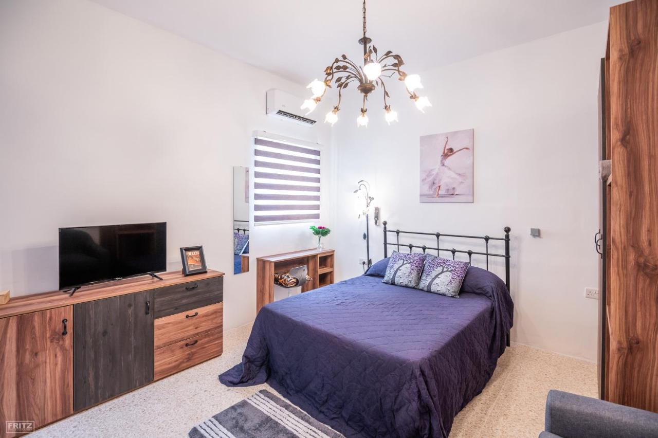 Close To Airport - Private Room With Private Bathroom Adults Only Gudja Εξωτερικό φωτογραφία